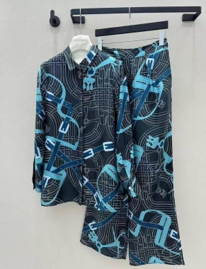 Костюм женский