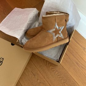   UGG Mini Stars  