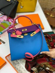 Сумка женская  Hermes Kelly 28 cm выполнена в коже shevre