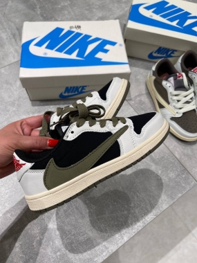 Кроссовки Nike