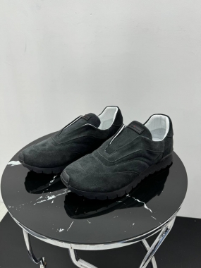   Кроссовки