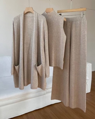 Костюм женский