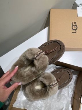 UGG