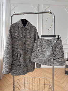 Костюм женский