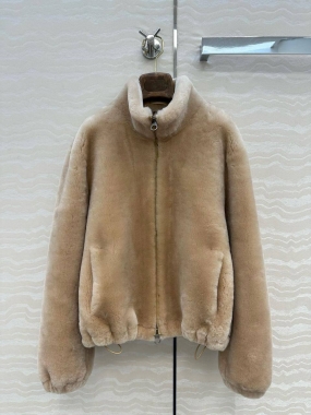 Меховой бомбер 
