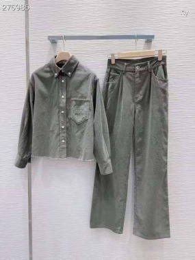  Костюм женский 