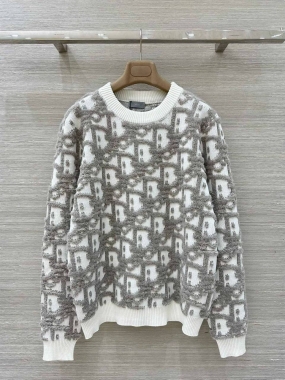 Свитер женский