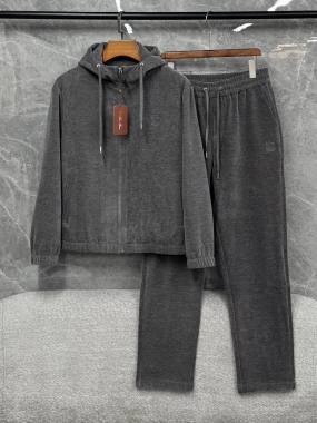 Костюм спортивный