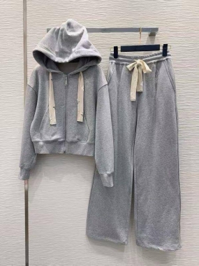 Костюм спортивный