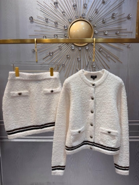 Костюм женский