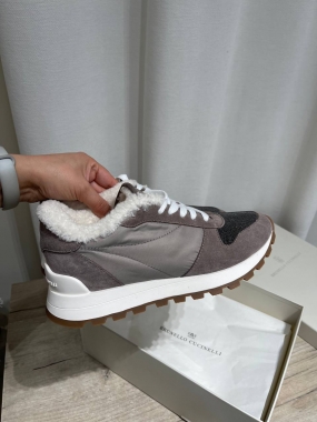 Кроссовки женские