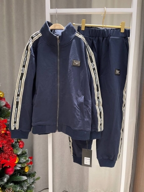 Костюм спортивный