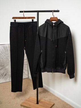 Костюм спортивный