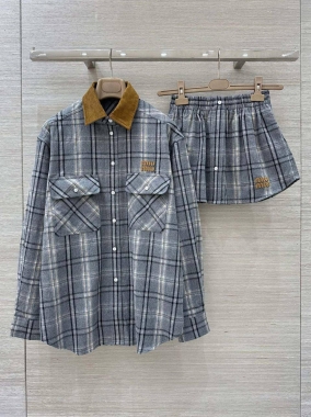 Костюм женский