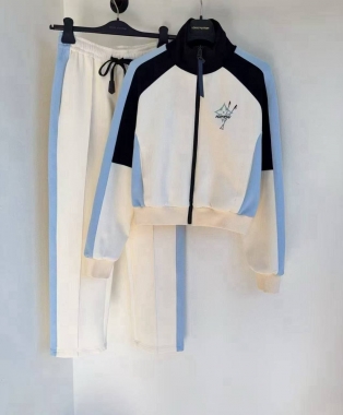 Костюм спортивный