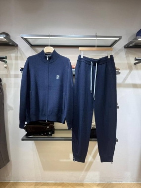 Костюм спортивный