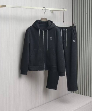 Костюм спортивный