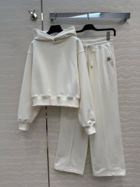  Костюм спортивный