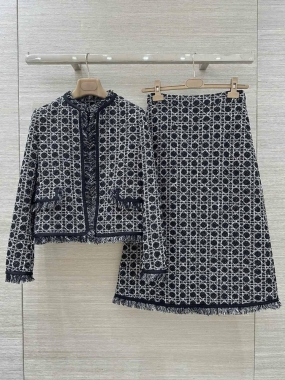 Костюм женский