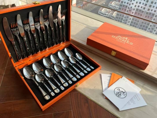 Набор столовых приборов на 6 персон