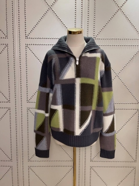 Свитер женский