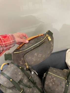 Сумка Louis Vuitton Rush Bumbag