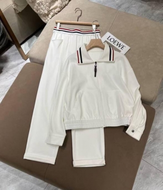 Костюм женский 