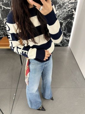 Свитер женский