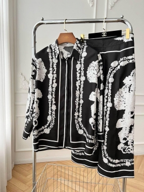 Костюм женский