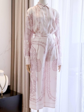 Костюм женский