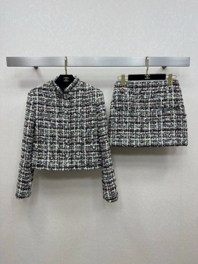 Костюм женский