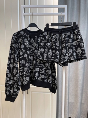  Костюм женский