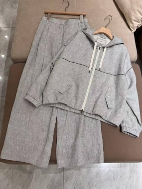 Костюм женский