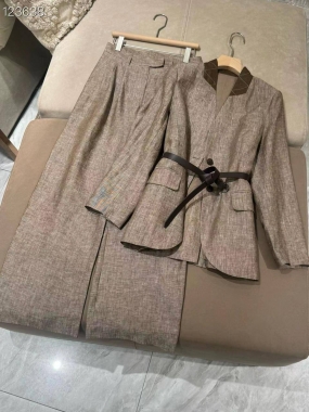 Костюм женский