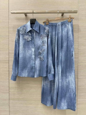 Костюм женский