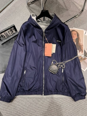 Двусторонняя ветровка 