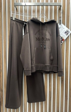 Костюм спортивный