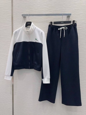 Костюм спортивный