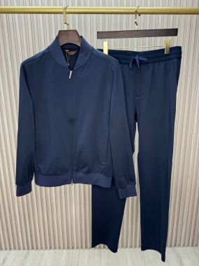 Костюм спортивный