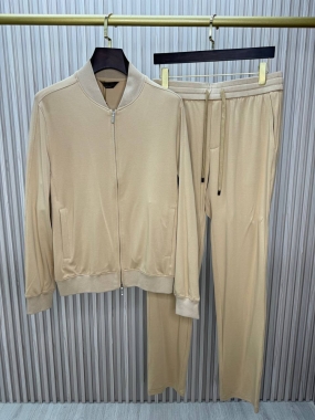 Костюм спортивный