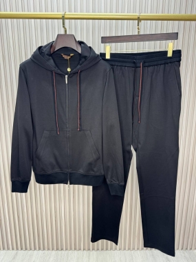 Костюм спортивный