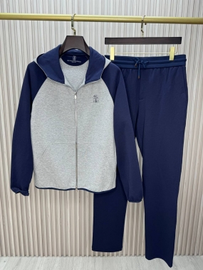 Костюм спортивный