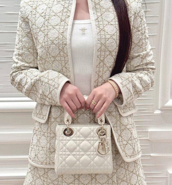 Костюм женский