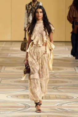 Костюм женский