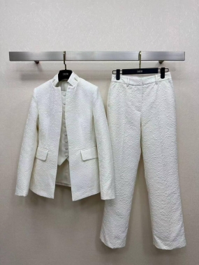 Костюм женский