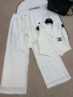 Костюм женский 