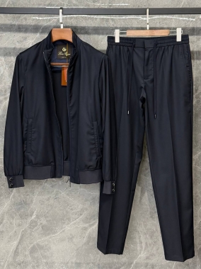 Костюм спортивный