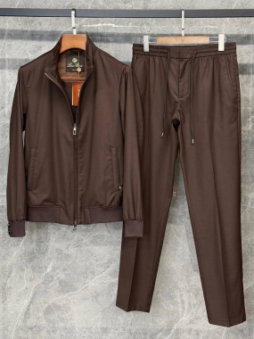 Костюм спортивный