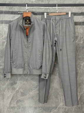 Костюм спортивный