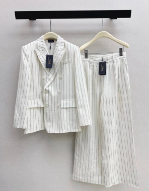 Костюм женский